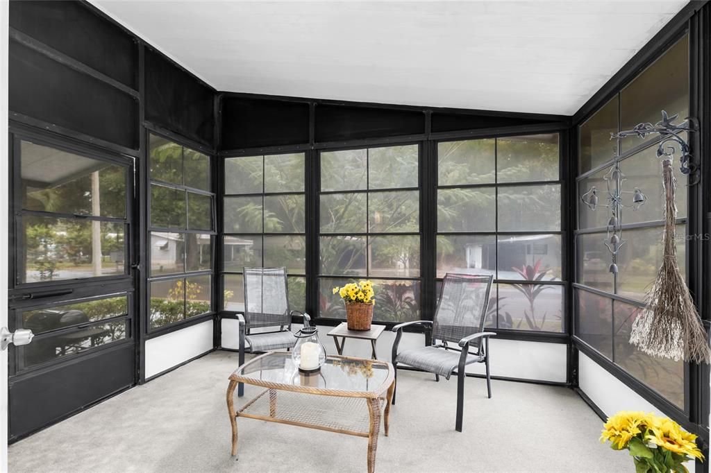 For Sale: $127,500 (2 beds, 2 baths, 832 Square Feet)