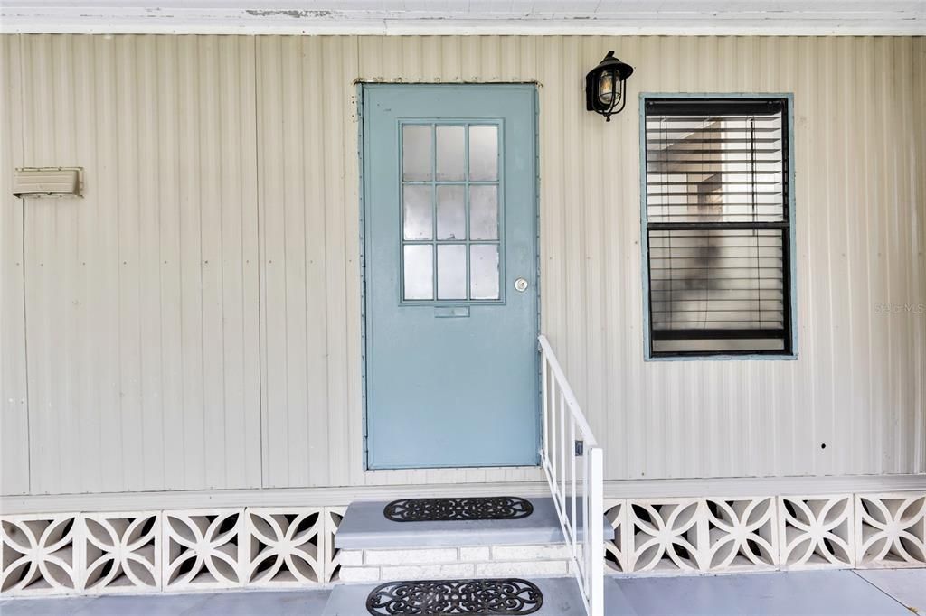 For Sale: $127,500 (2 beds, 2 baths, 832 Square Feet)