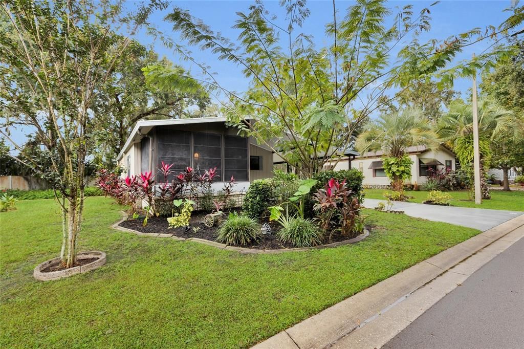 For Sale: $127,500 (2 beds, 2 baths, 832 Square Feet)