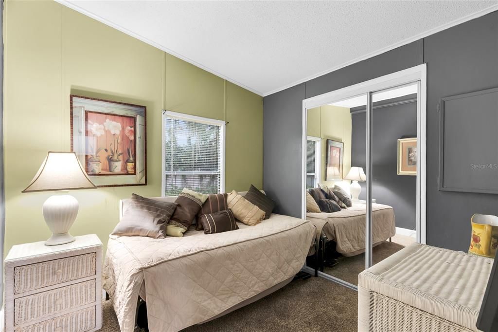 For Sale: $127,500 (2 beds, 2 baths, 832 Square Feet)