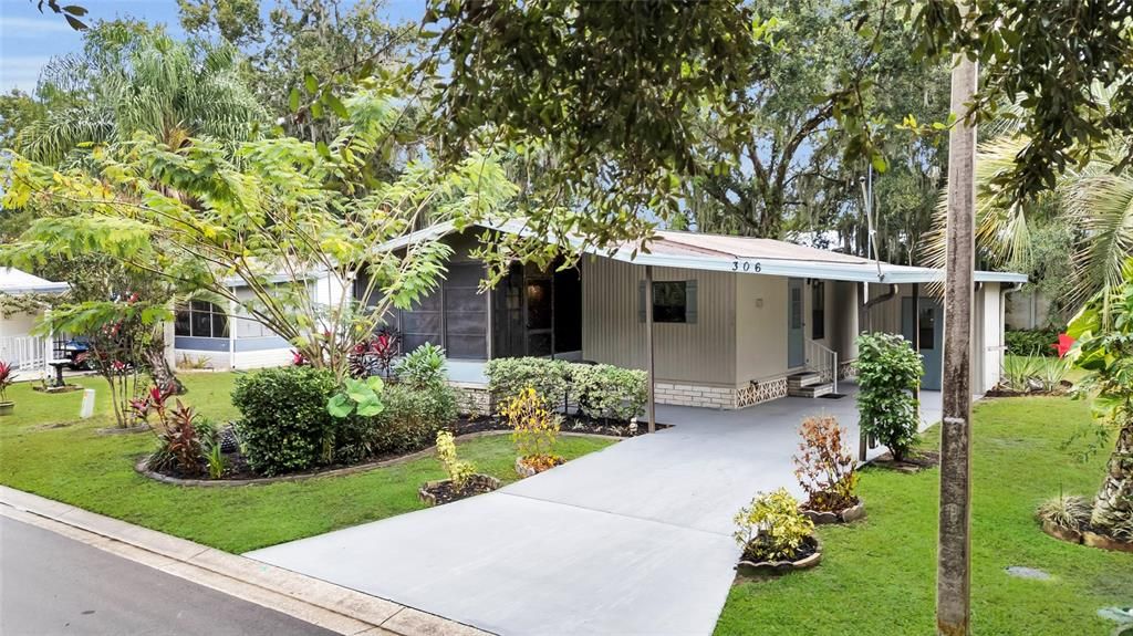 For Sale: $127,500 (2 beds, 2 baths, 832 Square Feet)