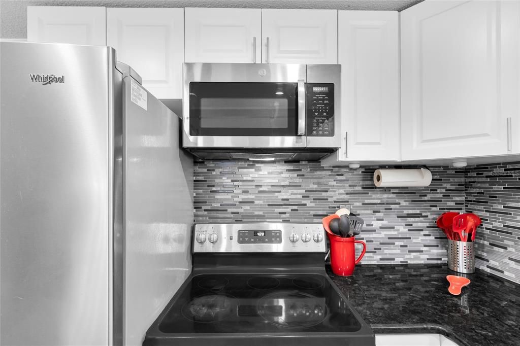 For Sale: $127,500 (2 beds, 2 baths, 832 Square Feet)