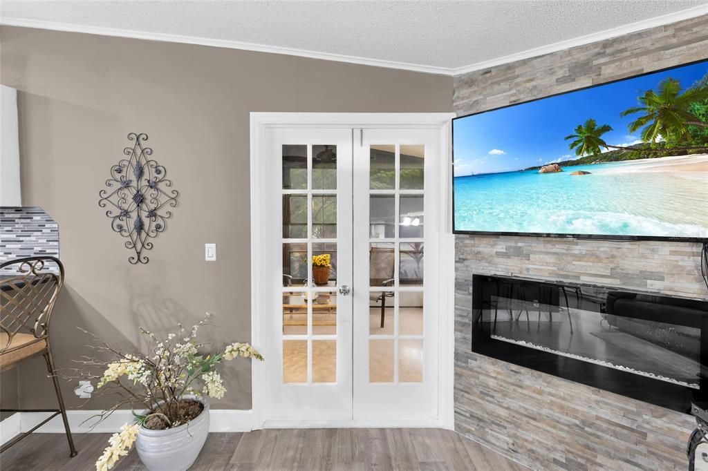 For Sale: $127,500 (2 beds, 2 baths, 832 Square Feet)