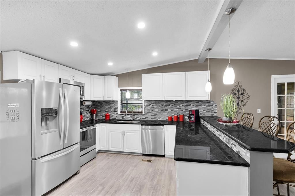 For Sale: $127,500 (2 beds, 2 baths, 832 Square Feet)