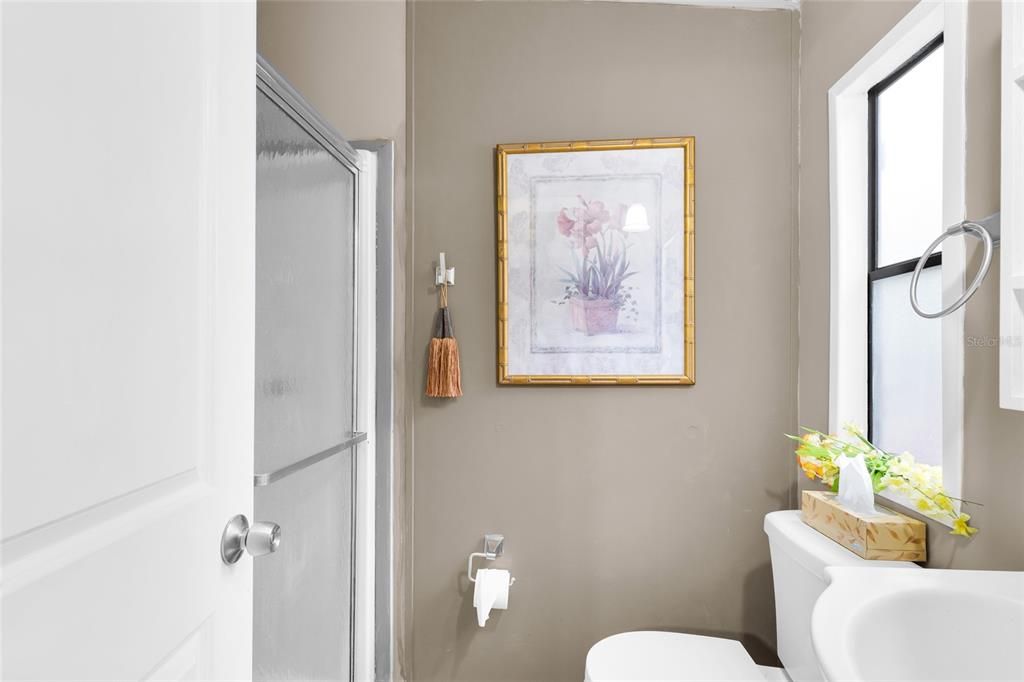 For Sale: $127,500 (2 beds, 2 baths, 832 Square Feet)