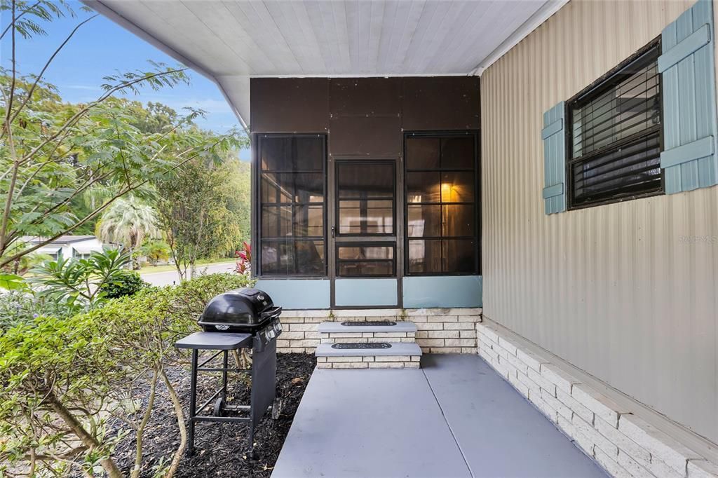 For Sale: $127,500 (2 beds, 2 baths, 832 Square Feet)