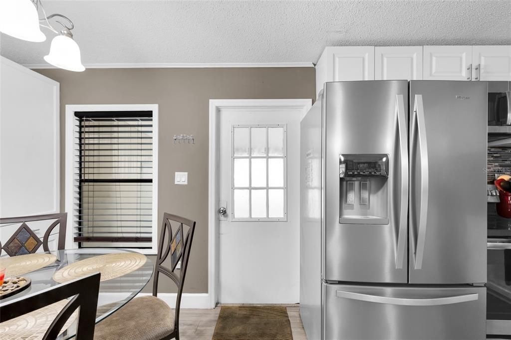 For Sale: $127,500 (2 beds, 2 baths, 832 Square Feet)