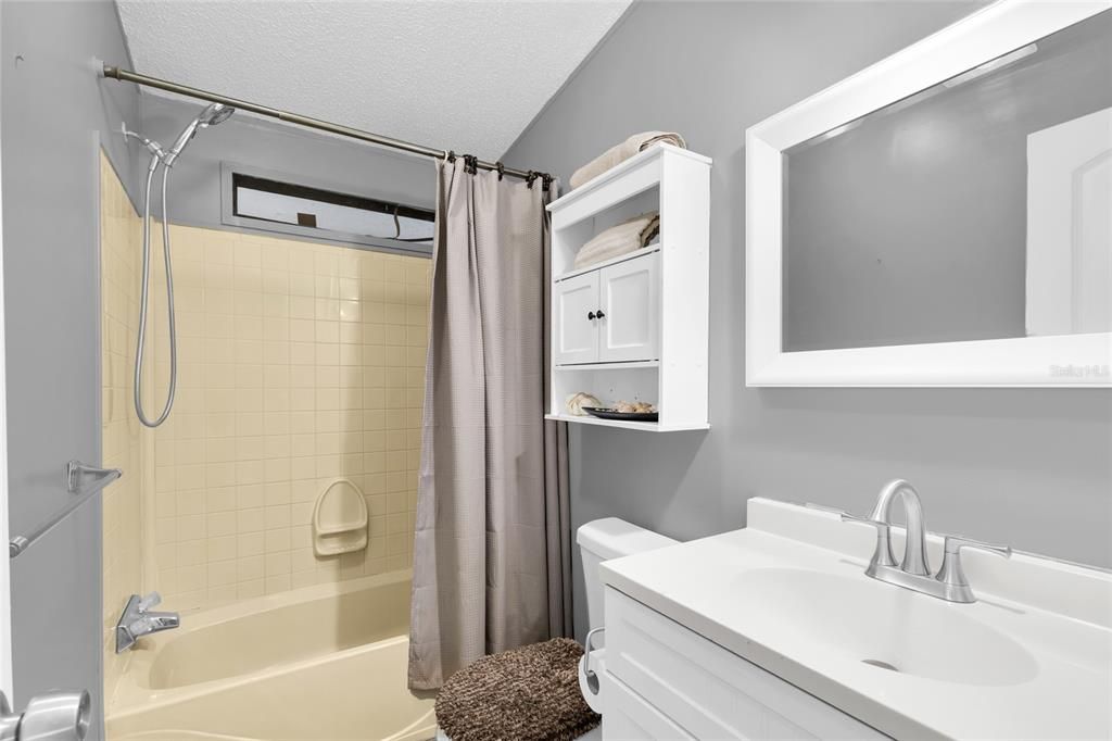 For Sale: $127,500 (2 beds, 2 baths, 832 Square Feet)