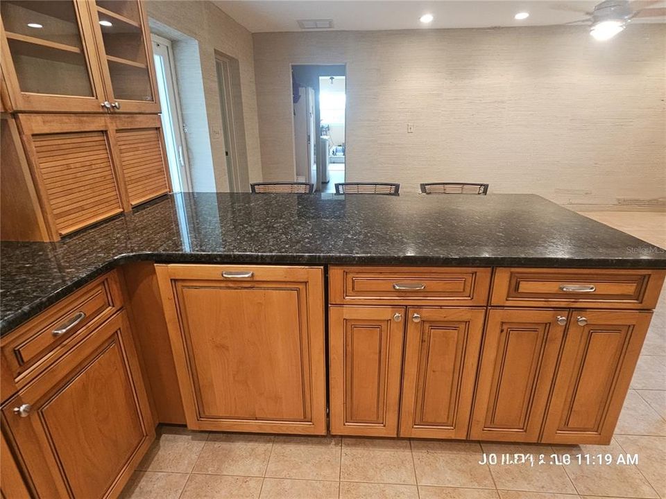 待售: $765,500 (4 贝兹, 3 浴室, 2217 平方英尺)