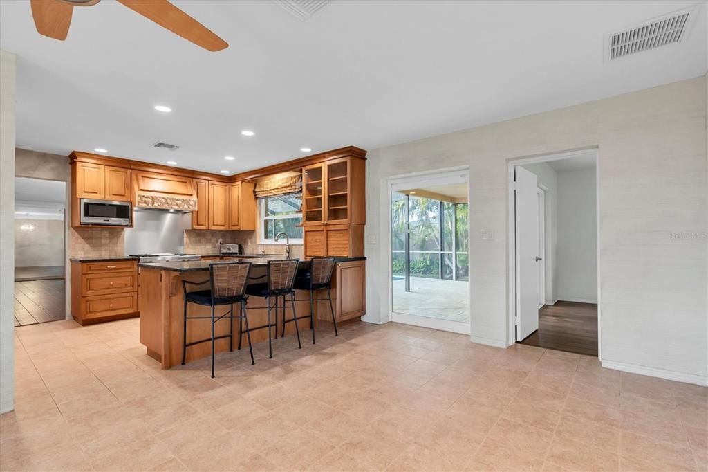 待售: $765,500 (4 贝兹, 3 浴室, 2217 平方英尺)