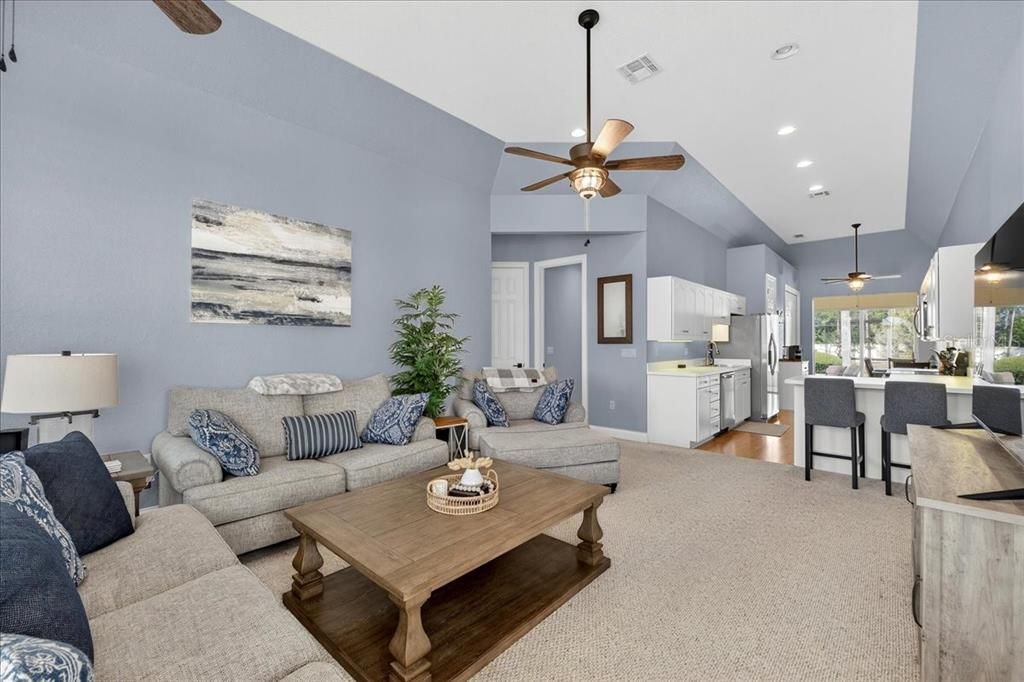 Под контрактом: $405,000 (2 спален, 2 ванн, 1384 Квадратных фут)