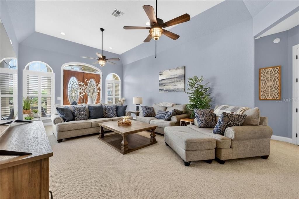 Под контрактом: $405,000 (2 спален, 2 ванн, 1384 Квадратных фут)