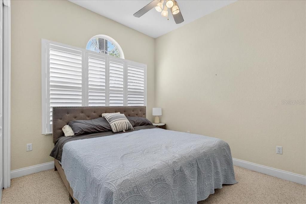 Под контрактом: $405,000 (2 спален, 2 ванн, 1384 Квадратных фут)