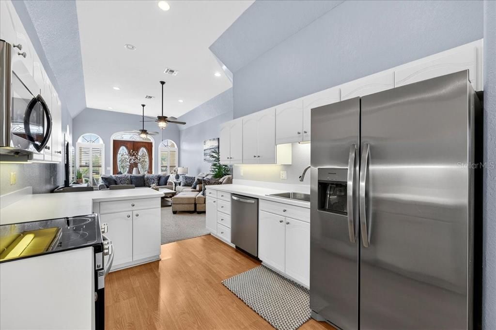 Под контрактом: $405,000 (2 спален, 2 ванн, 1384 Квадратных фут)