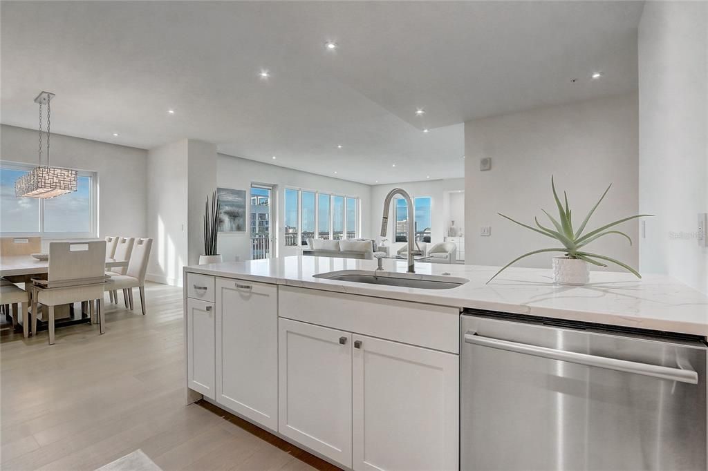 待售: $1,290,000 (2 贝兹, 2 浴室, 2080 平方英尺)