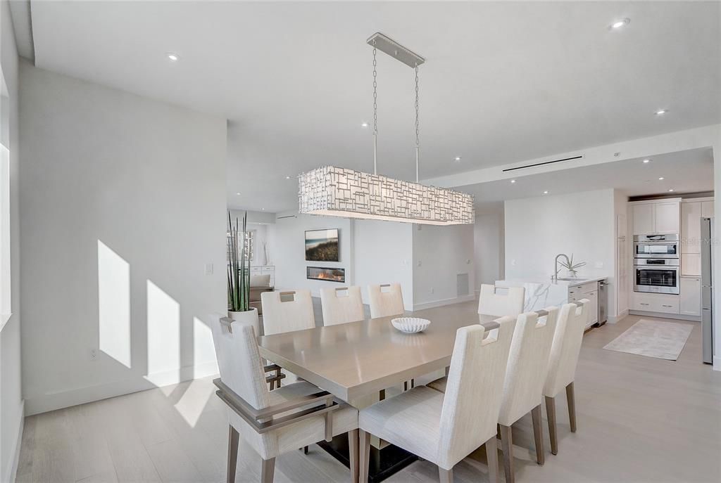 待售: $1,290,000 (2 贝兹, 2 浴室, 2080 平方英尺)