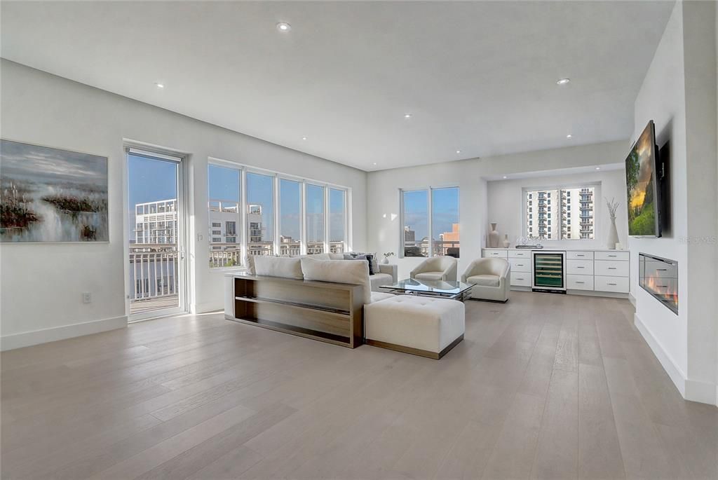 待售: $1,290,000 (2 贝兹, 2 浴室, 2080 平方英尺)