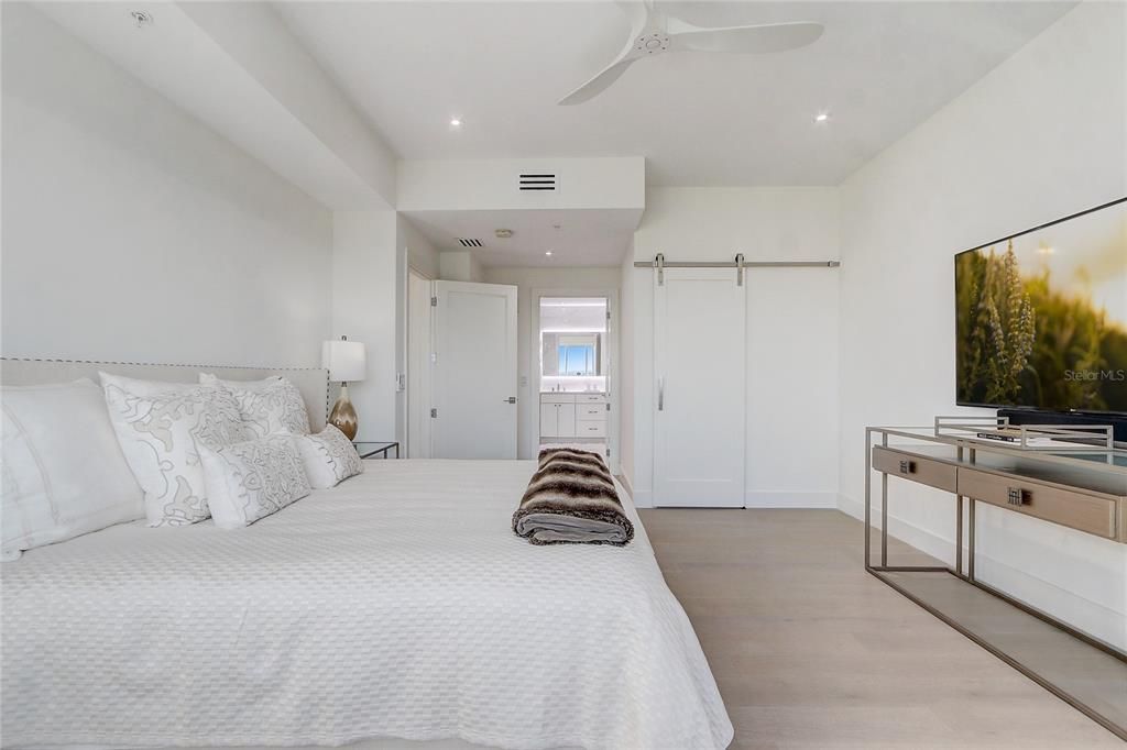 待售: $1,290,000 (2 贝兹, 2 浴室, 2080 平方英尺)