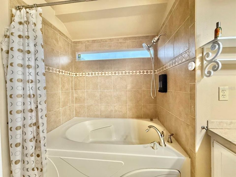 待售: $519,000 (3 贝兹, 2 浴室, 2408 平方英尺)