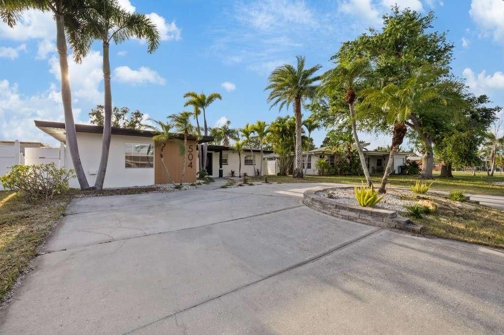 For Sale: $449,900 (3 beds, 2 baths, 1796 Square Feet)