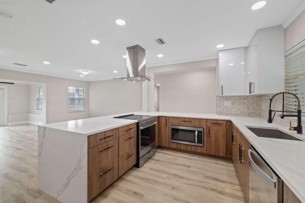 For Sale: $449,900 (3 beds, 2 baths, 1796 Square Feet)