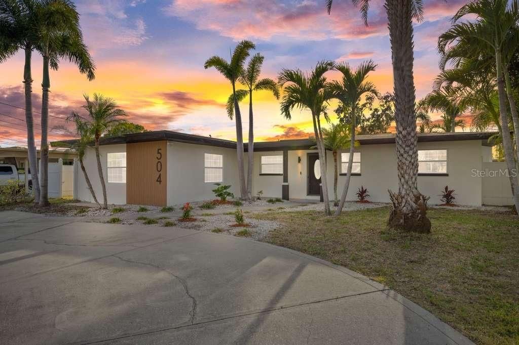 For Sale: $449,900 (3 beds, 2 baths, 1796 Square Feet)