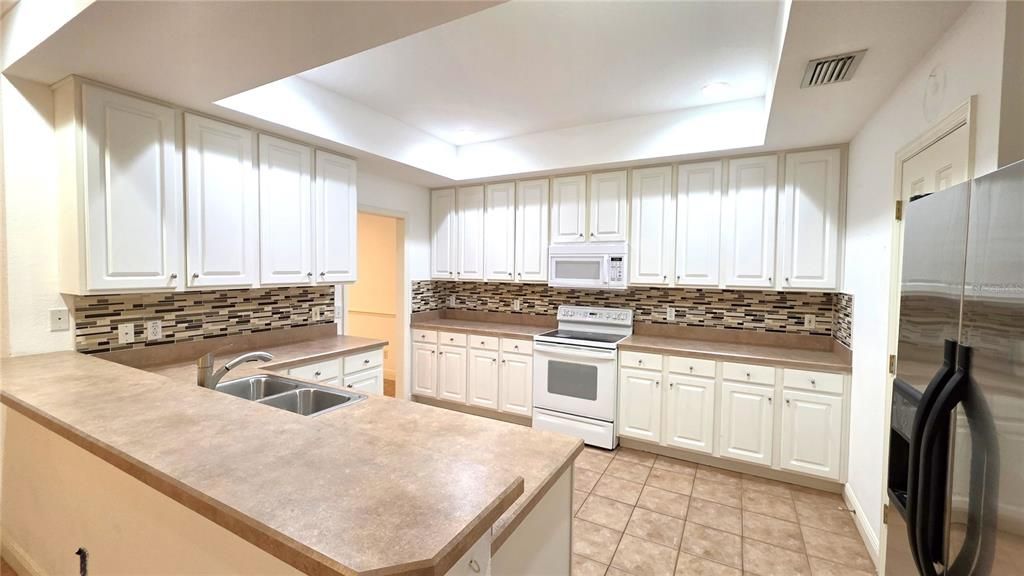 В аренду: $2,800 (3 спален, 2 ванн, 2141 Квадратных фут)