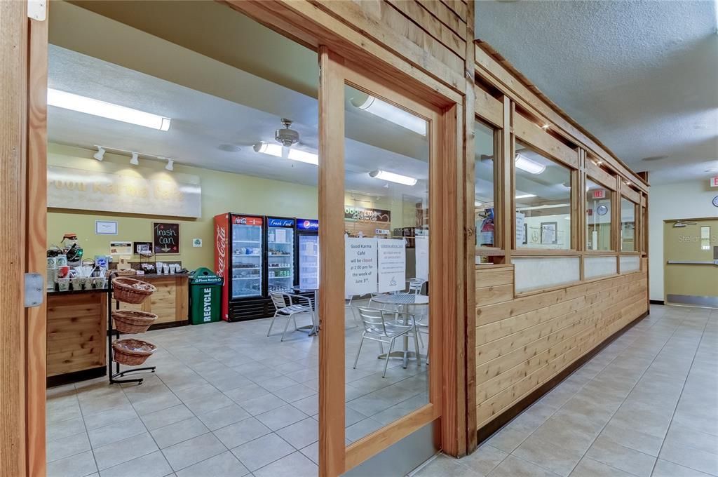 For Sale: $300,000 (2 beds, 2 baths, 1340 Square Feet)