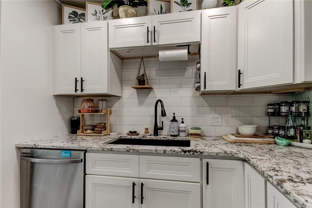 For Sale: $300,000 (2 beds, 2 baths, 1340 Square Feet)