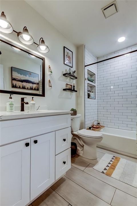 For Sale: $300,000 (2 beds, 2 baths, 1340 Square Feet)