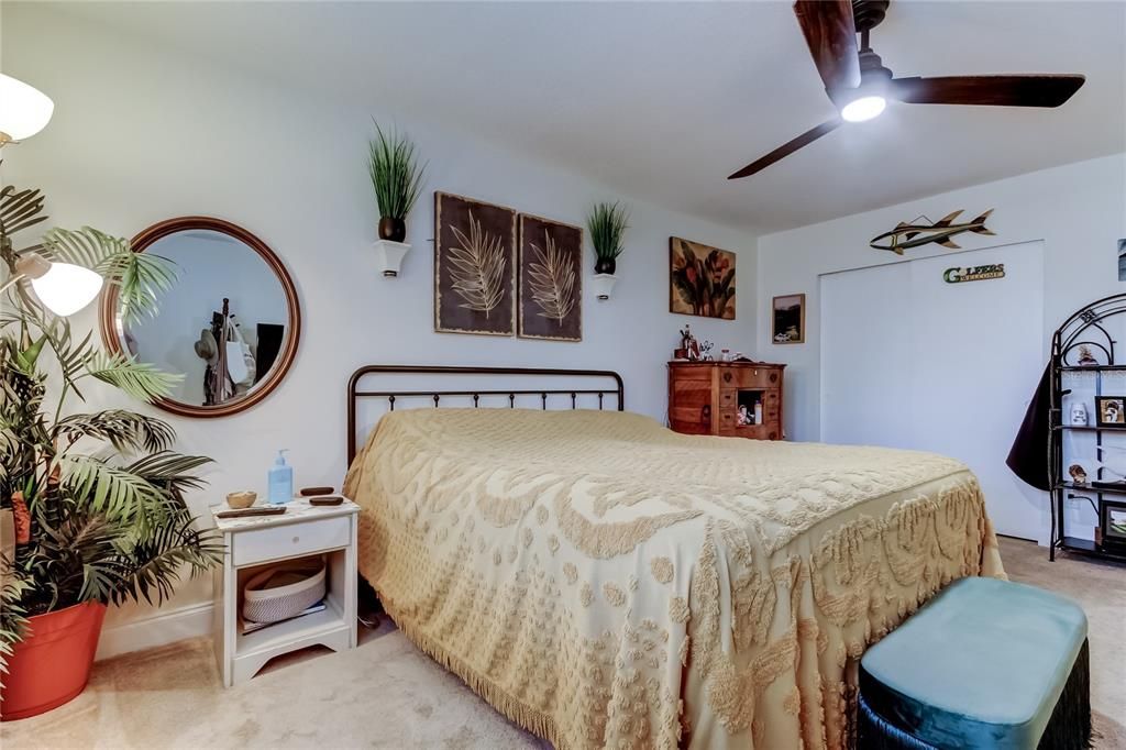 For Sale: $300,000 (2 beds, 2 baths, 1340 Square Feet)