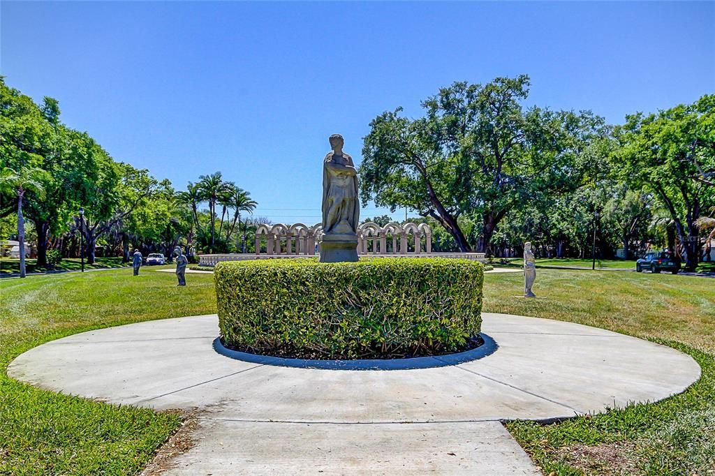 For Sale: $300,000 (2 beds, 2 baths, 1340 Square Feet)