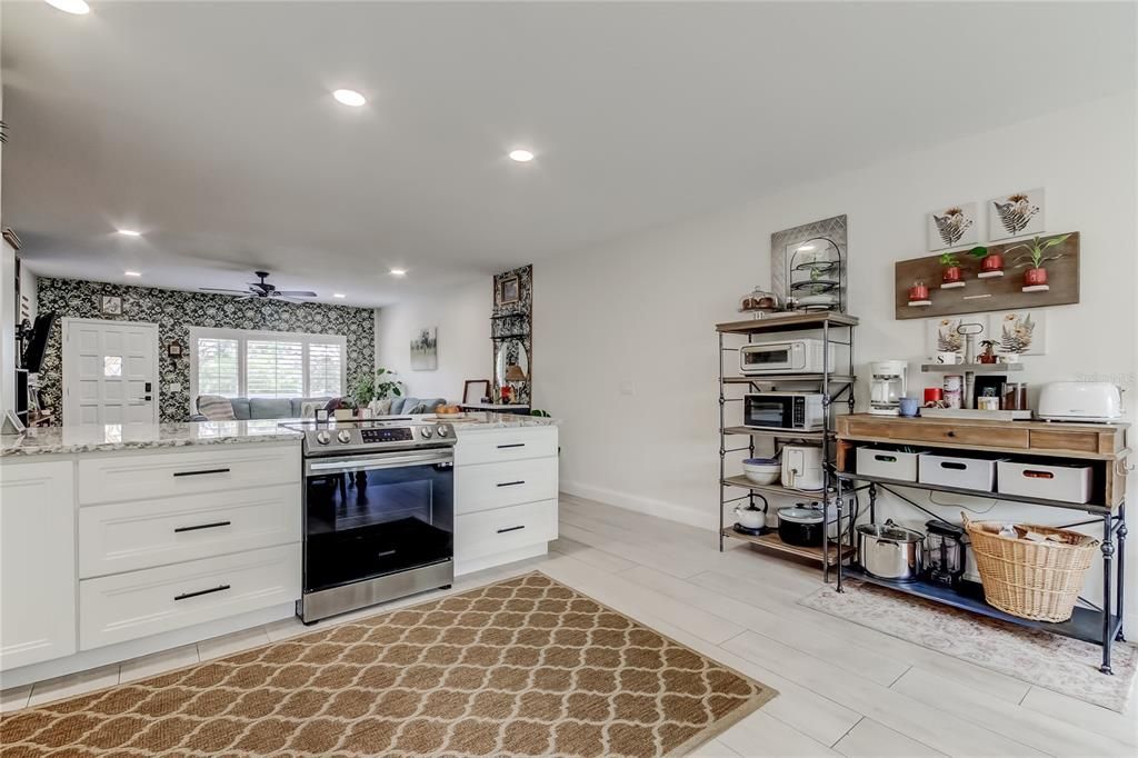 For Sale: $300,000 (2 beds, 2 baths, 1340 Square Feet)