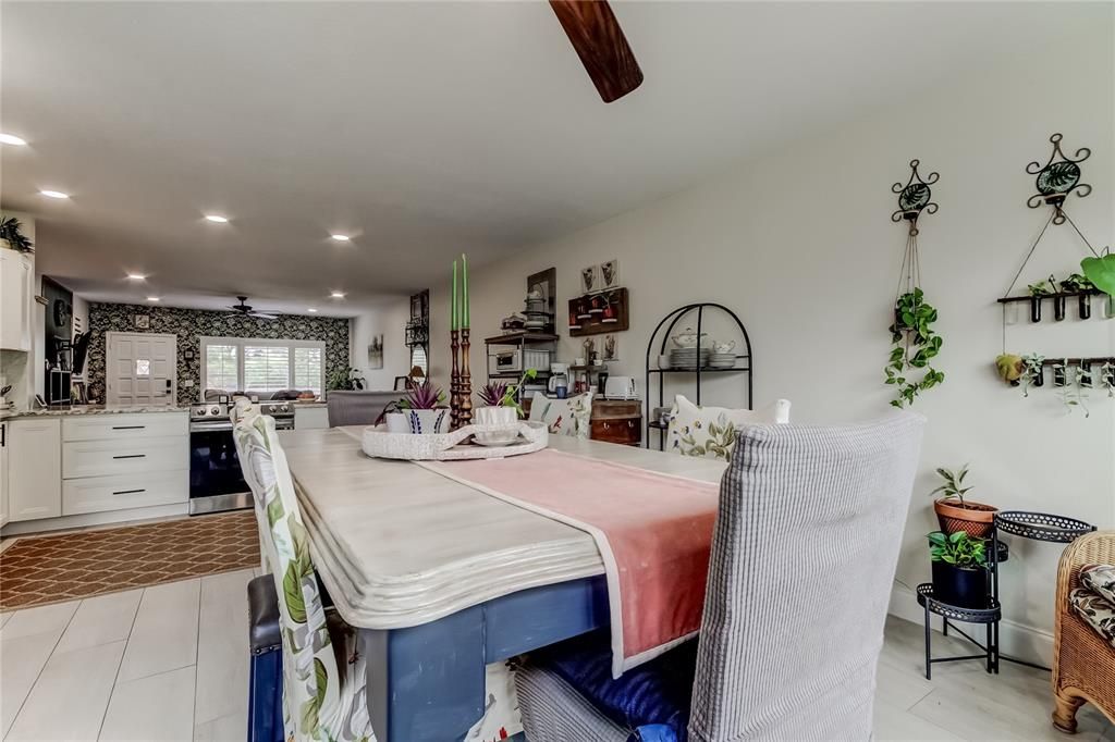 For Sale: $300,000 (2 beds, 2 baths, 1340 Square Feet)