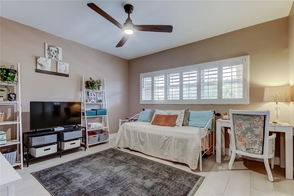 For Sale: $300,000 (2 beds, 2 baths, 1340 Square Feet)