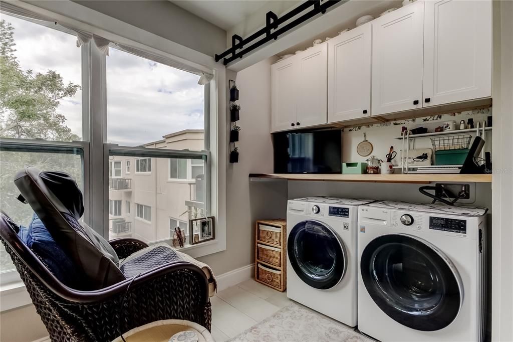 For Sale: $300,000 (2 beds, 2 baths, 1340 Square Feet)