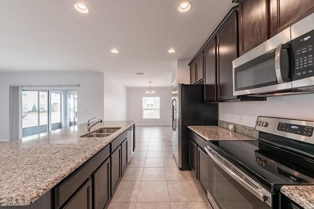 For Rent: $2,200 (4 beds, 3 baths, 1980 Square Feet)