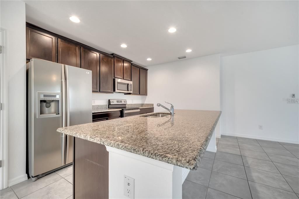 For Rent: $2,200 (4 beds, 3 baths, 1980 Square Feet)