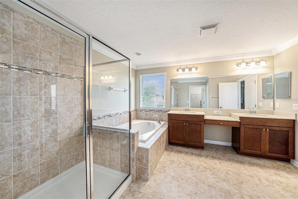 На продажу: $599,900 (5 спален, 4 ванн, 3546 Квадратных фут)