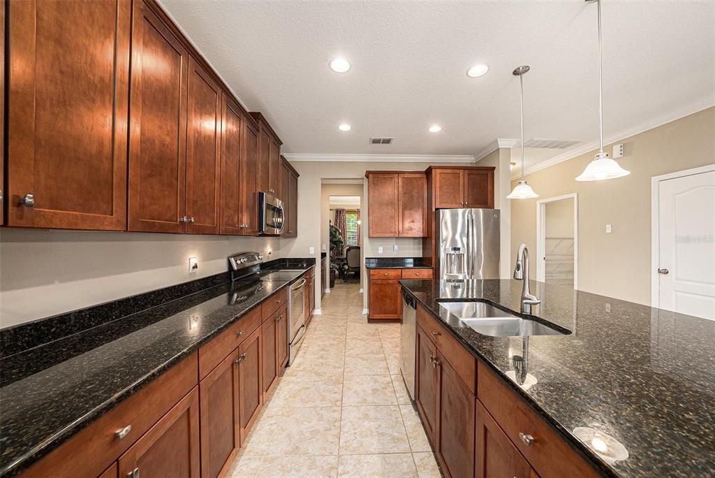 На продажу: $599,900 (5 спален, 4 ванн, 3546 Квадратных фут)