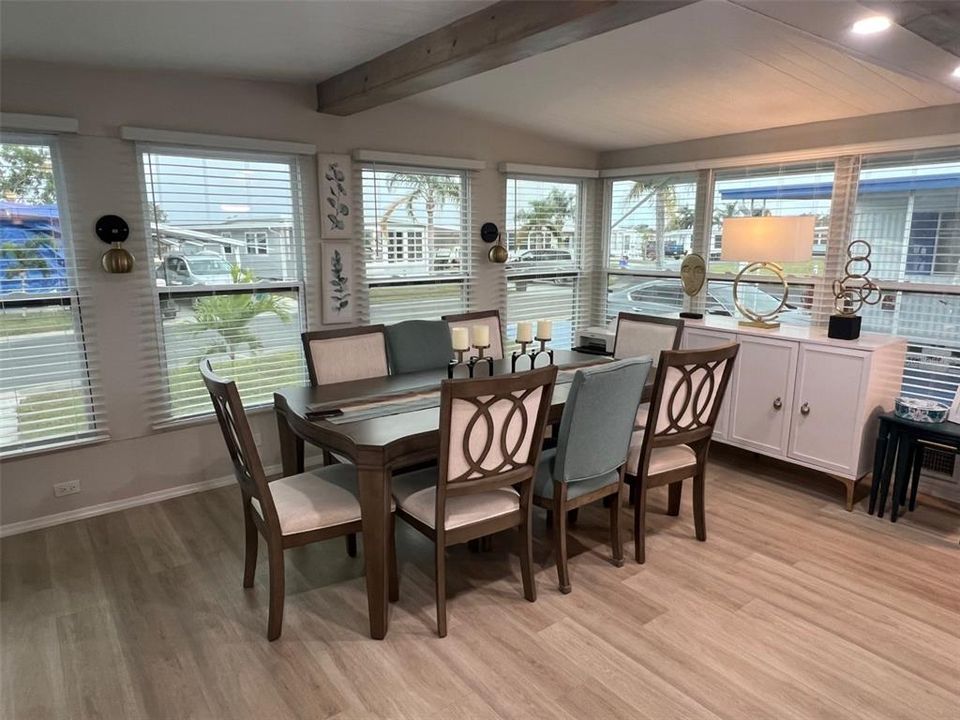 Active With Contract: $164,500 (2 beds, 2 baths, 960 Square Feet)