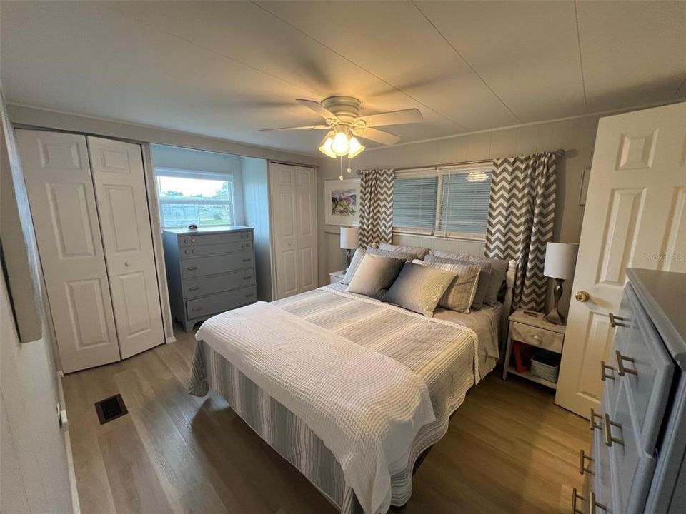 Active With Contract: $164,500 (2 beds, 2 baths, 960 Square Feet)