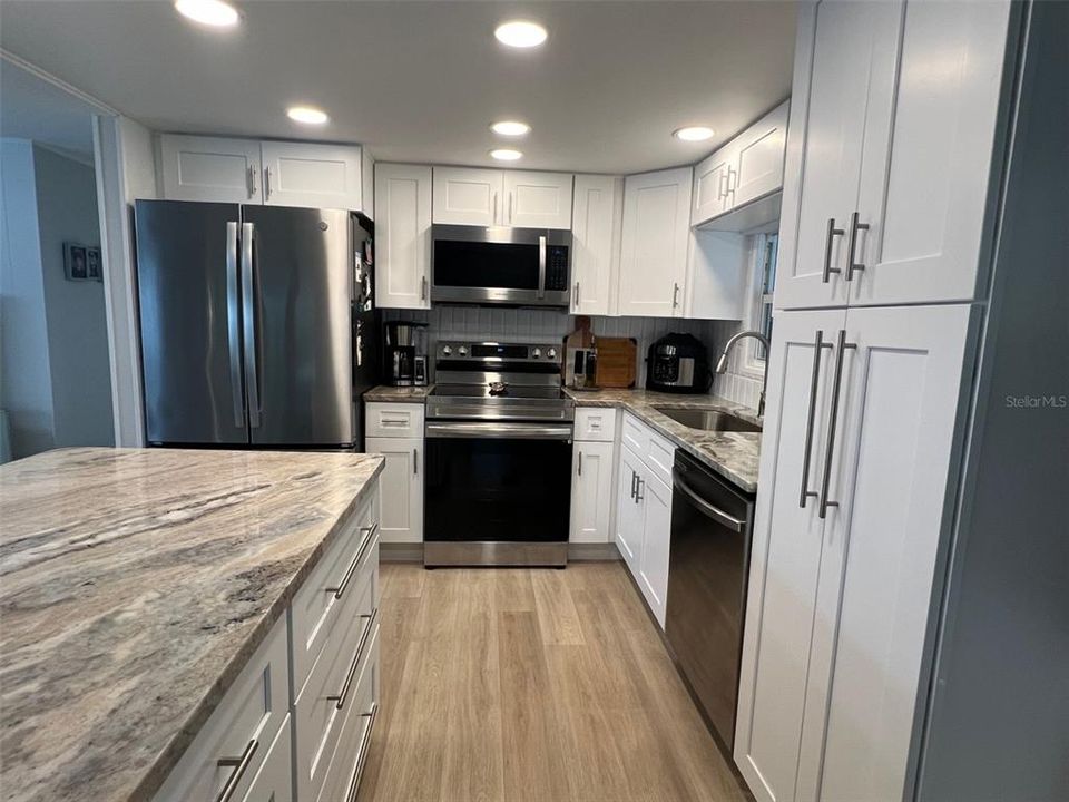 Active With Contract: $164,500 (2 beds, 2 baths, 960 Square Feet)