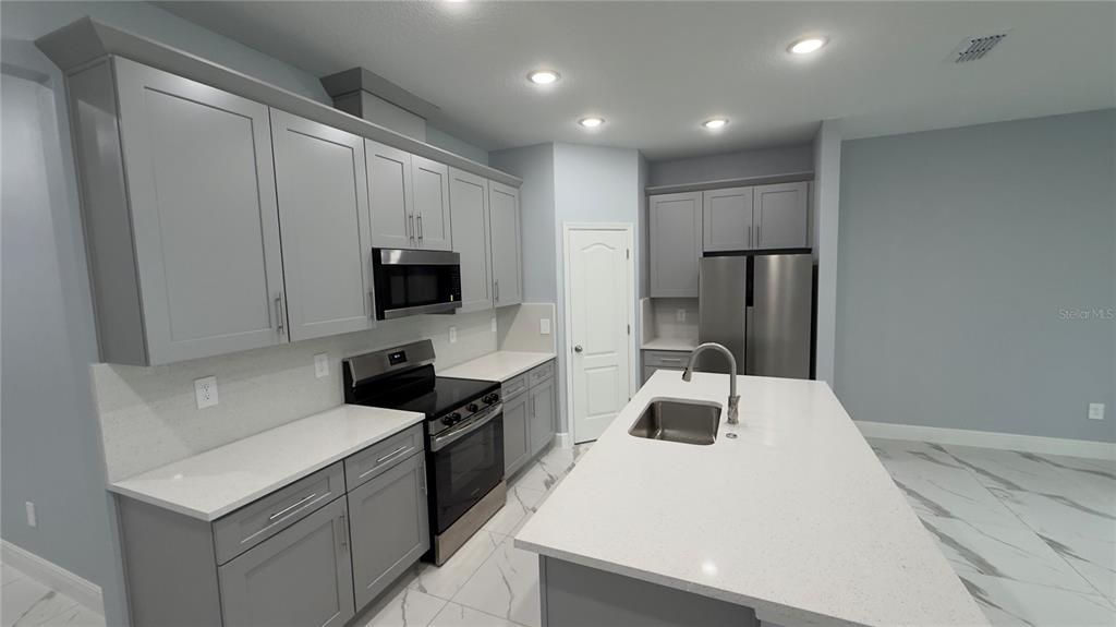 В аренду: $2,750 (4 спален, 2 ванн, 1802 Квадратных фут)