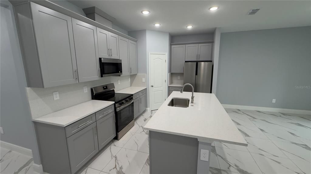 В аренду: $2,750 (4 спален, 2 ванн, 1802 Квадратных фут)