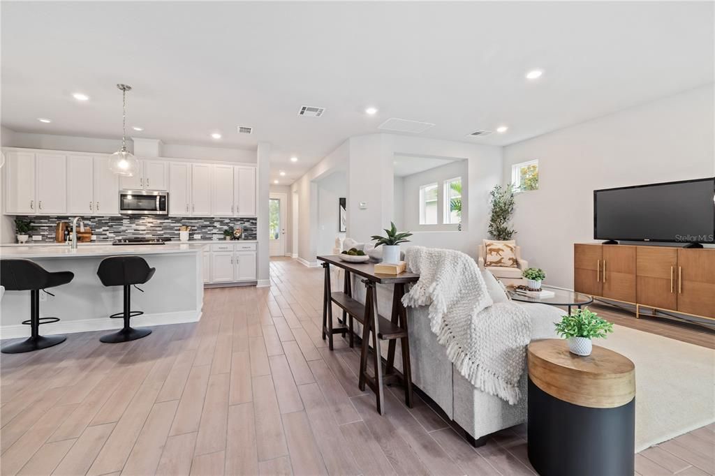 For Sale: $449,000 (2 beds, 2 baths, 1927 Square Feet)