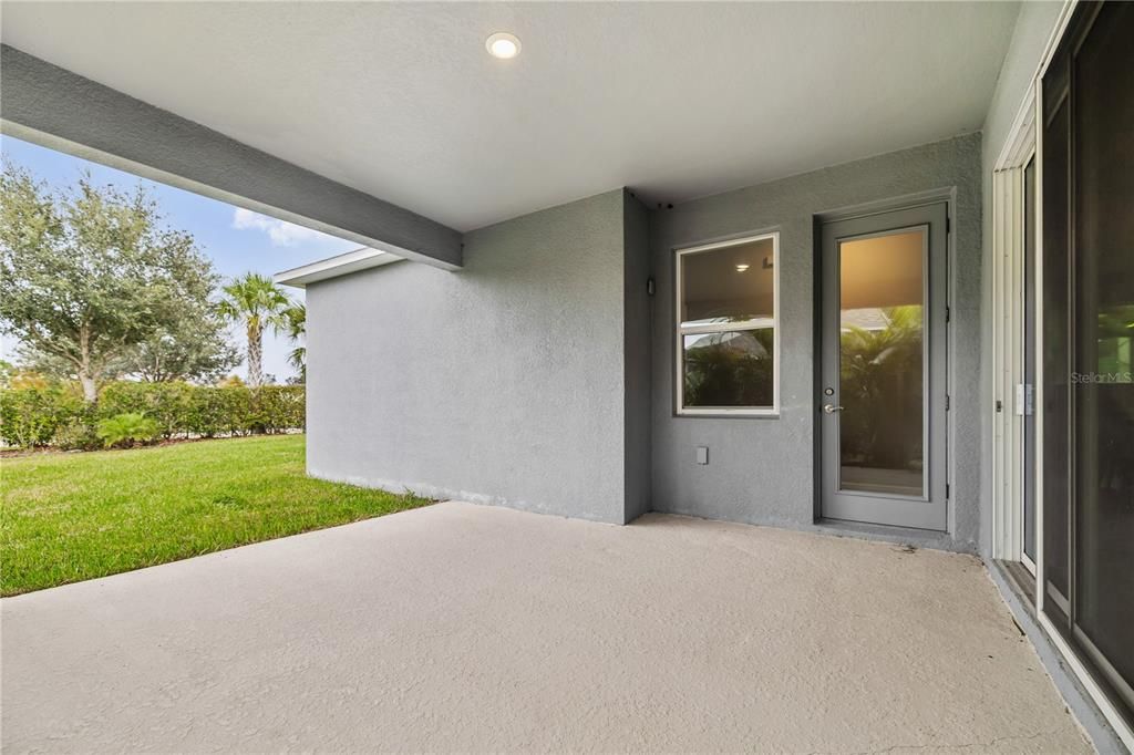 For Sale: $449,000 (2 beds, 2 baths, 1927 Square Feet)