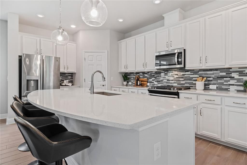 For Sale: $449,000 (2 beds, 2 baths, 1927 Square Feet)