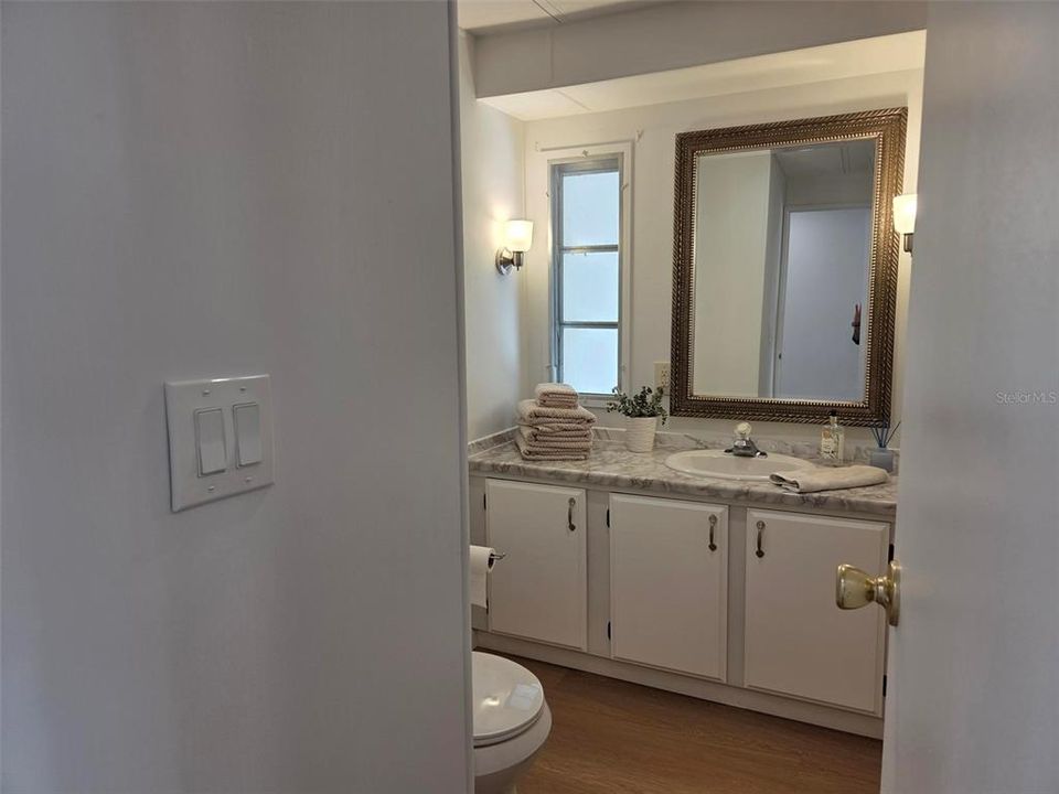 For Sale: $169,900 (2 beds, 2 baths, 960 Square Feet)