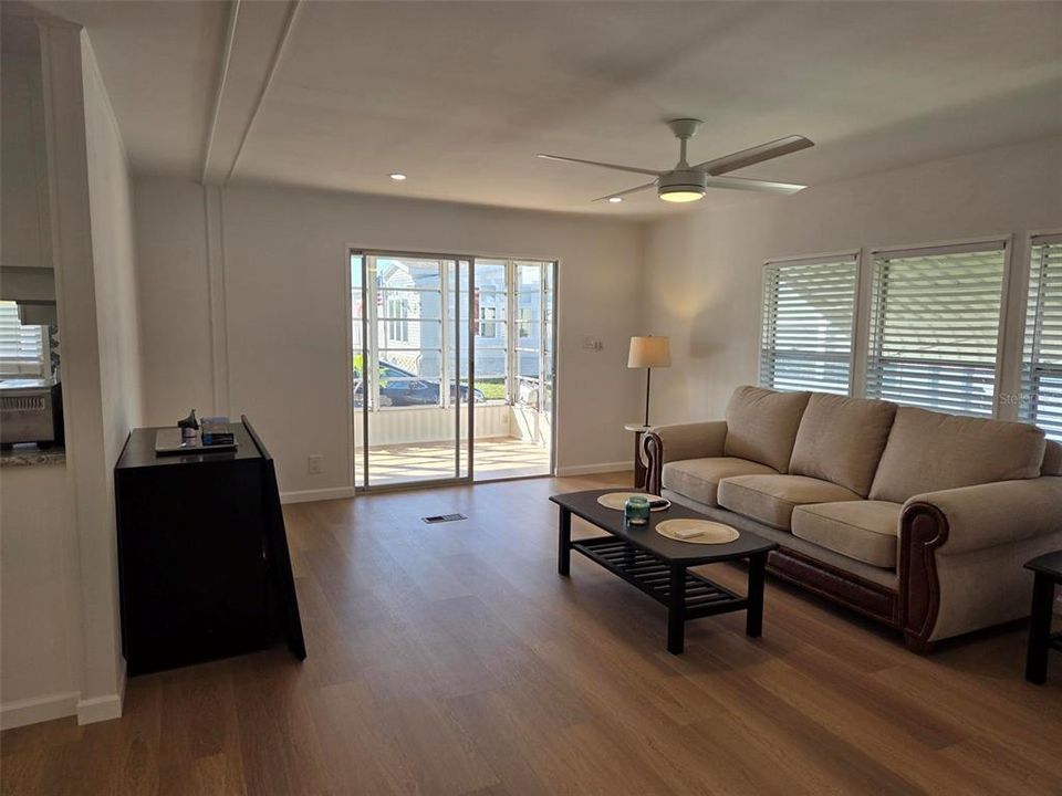 For Sale: $169,900 (2 beds, 2 baths, 960 Square Feet)